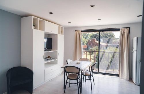 Colonia Chapadmalal House | Check and home - Chapa II - 4 huéspedes con patio y parrilla