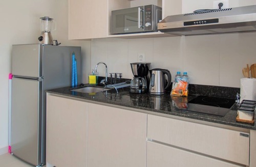 Luque Apartment | Chic Two-Bedroom Near Shopping with Pool and BBQ Lounge