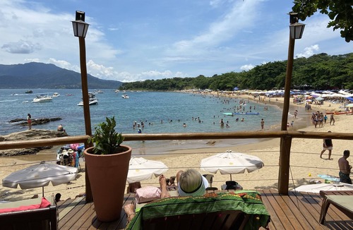 Veloso House | CLOSED CONDOMINIUM - In the famous beach of Curral
