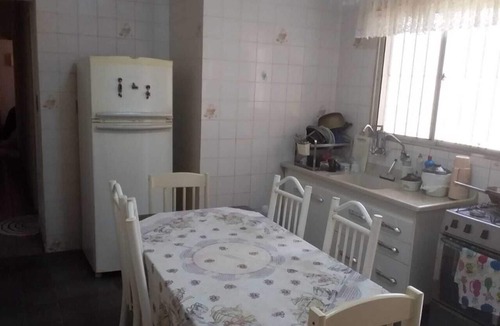 Mongagua House | Comfortable house, 300mts from the center, containing shower and barbecue in the yard