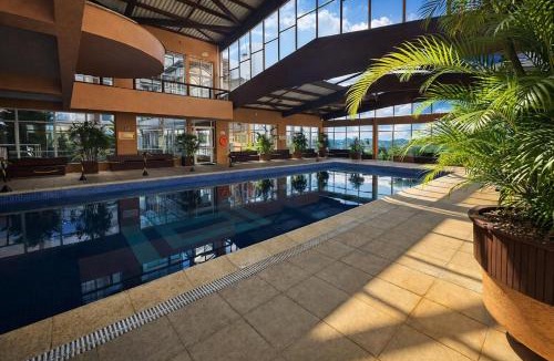 Vila Suica Apartment | Cobertura no Residencial Village no Centro de Gramado, com Piscina Aquecida e Jacuzzi