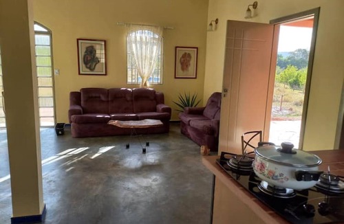 Pirenopolis Cottage | Comfort and nature in a country house for five people.
