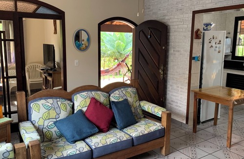 Guarutuba House | Comfortable single storey house, air conditioning, 50 meters from the beach-Wi-Fi (500MB)