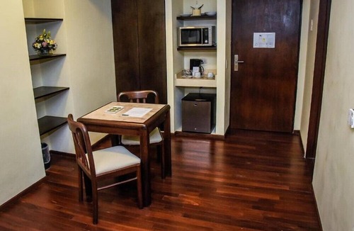 El Centro Hotel | Contemporary Junior Suite near Austral University
