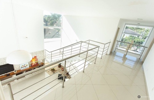 Estancia das Flores House | Contemporary style house with 4 suites and 6 bathrooms in gated community