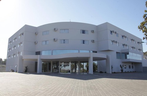 Mineiros Hotel | Contemporary Urban Haven w/ Complimentary Breakfast l Near Miners Airport - 2 mi