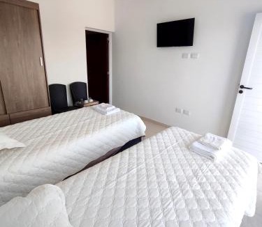 Avellaneda Hotel | Costumbres Argentinas Dobles En suite