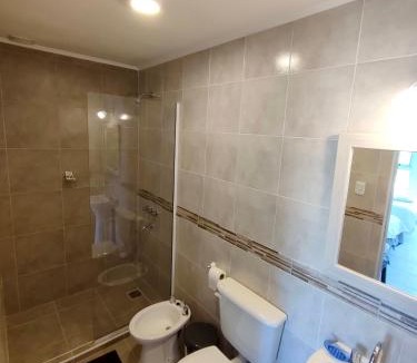 Avellaneda Hotel | Costumbres Argentinas Dobles En suite