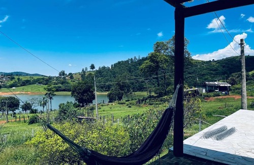 Agua Comprida House | Cozy farm in front of the dam, for water sports and fishing.