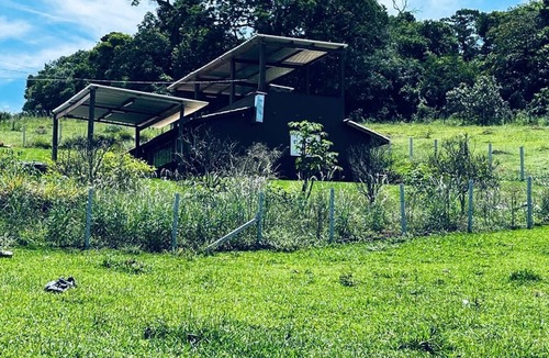 Agua Comprida House | Cozy farm in front of the dam, for water sports and fishing.