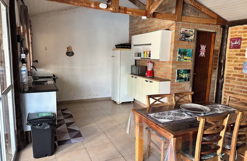 Portao House | Cozy country house in Atibaia, gated community with security and gatehouse.