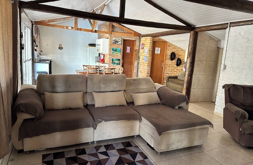 Portao House | Cozy country house in Atibaia, gated community with security and gatehouse.