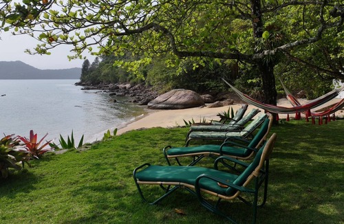 Tabatinga House | Cozy house, on a 50m beach.