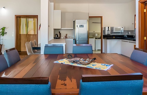 Feiticeira House | Cozy stained glass house close to the beach