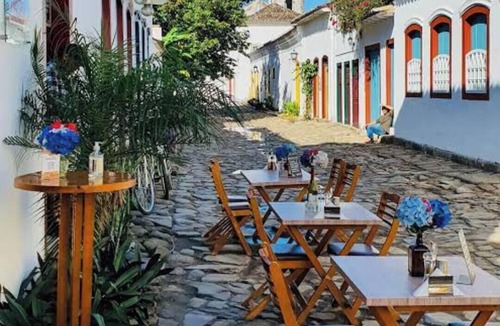 Pantanal House | Cozy two-story house for families in Paraty, and pet-friendly.