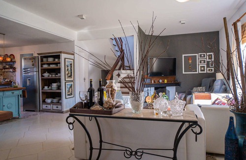 Cachoeira do Bom Jesus Villa | Cozy villa in charming Cachoeira do Bom Jesus with WiFi