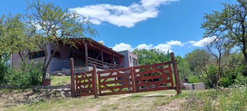 Agua de Oro House | Cuestas Del Búho Casa Serrana