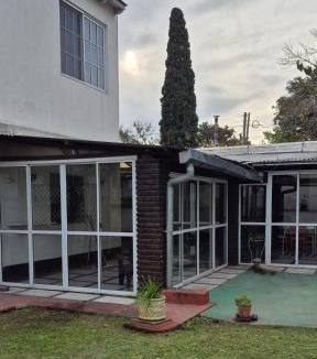 Ezeiza House | Día y noche