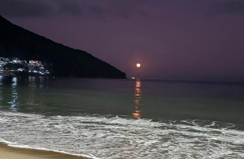 Martim de Sa Apartment | Desfrute bons momentos na praia Martim de Sá Pé na areia Aceitamos Pet pequeno porte