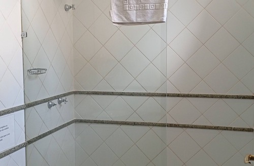 Santo Antonio Apartment | Direita S.Antonio Agreste Suite with bathroom, air conditioning and king-size bed.
