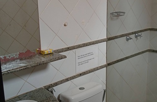 Santo Antonio Apartment | Direita S.Antonio Agreste Suite with bathroom, air conditioning and king-size bed.