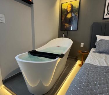 Bela Vista Apartment | Doce Refúgio BV , Apartamentos com Banheira de Imersão , Estacionamento, Piscina , Tv 58 polegadas, Decorações Temáticas, Bairro da Bela Vista