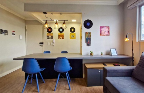 Campina do Siqueira Apartment | Dois Quartos, Vitrola, Coleção Vinil, próx Barigui