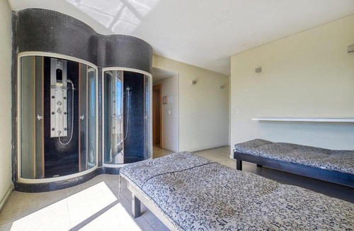 Chacarita Apartment | Dorrego Palace in Heart of Palermo Hollywood