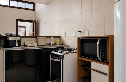 Ogiva Apartment | Duplex 2 quartos para 6 no Peró, Cabo Frio, com suíte, estacionamento, cozinha equipada e Smart TV, perto da Ilha do Japonês, Praia das Conchas e Rua dos Biquínis