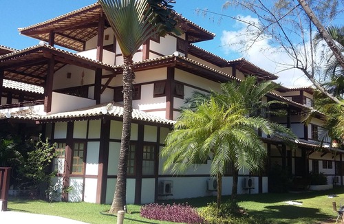 Praia do Forte Apartment | East facing, close to everything, 2 parking spaces, swimming pools, elevator, air conditioning, balcony
