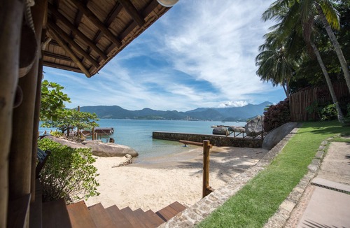 Ponta Leste House | East Point. Spectacular beachfront house for 24 people. Private beach.