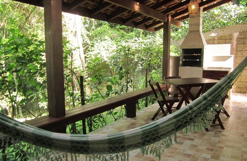 Praia Grande Ski Chalet | economical option with air conditioning 30 meters from Julião Beach.