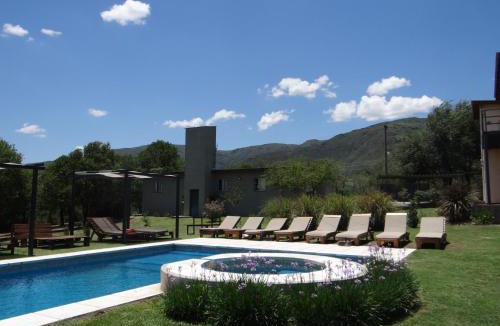 La Falda Apartment | El Algarrobo Escondido Cabañas, Padel y Bosque Serrano