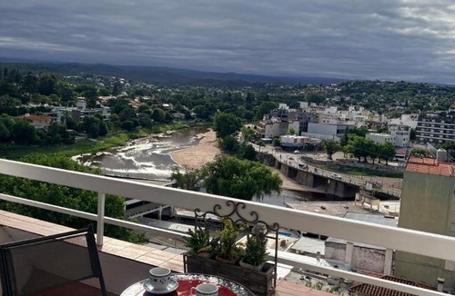 Villa Carlos Paz Apartment | El Balcón de Margy Villa Carlos Paz Centro Galeria Acuario Acogedor monoambiente con vista al rio