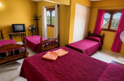Coronel Moldes Hotel | El Crestón Hotel