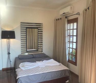 Marechal Candido Rondon House | Equilíbrium Quarto de casal com banheiro compartilhado