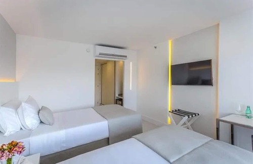 Recreio dos Bandeirantes Hotel | Escape to Tranquility in Private Balcony Room By the Sea