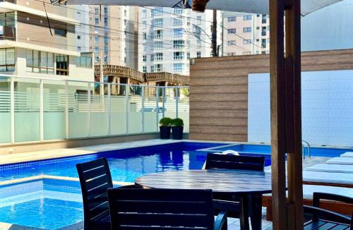 Itacolomi Apartment | Espaço amplo e confortável 3 Quartos, Churrasqueira, Cozinha completa, 180m da Praia, Wi-Fi, vaga de garagem , Piscina