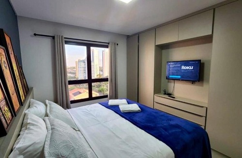 Amambai House | Estúdio com Quarto Privativo, TV e Cama Super King