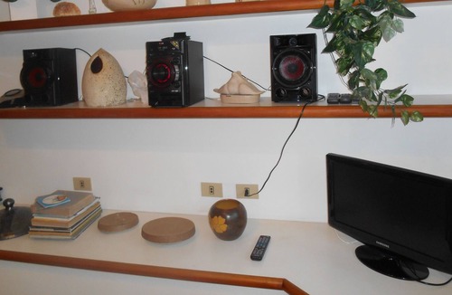 Vila Julia Apartment | EXCEL APTO 3 DORM, SALA BARZINHO, AIR COND, 1 VG, 80M BEACH - 10X CARD
