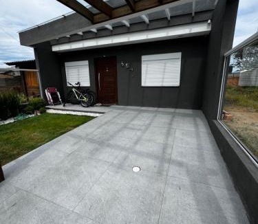 Capao da Canoa House | Excelente casa com piscina próx ao Mar