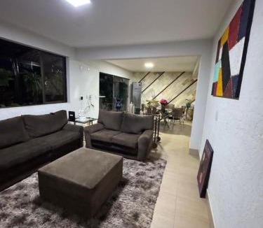 West Sector House | Excelente Casa para 10 pessoas proximo ao Shopping Flamboyant- Serra Dourada-Autódromo