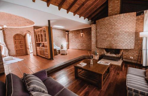 Godoy Cruz House | Excelente ubicacion! Casa grande con parrilla