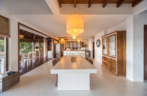 Arraial d'Ajuda House | Exclusive house in Arraial d'Ajuda: 7 suites, ocean view and beach access.