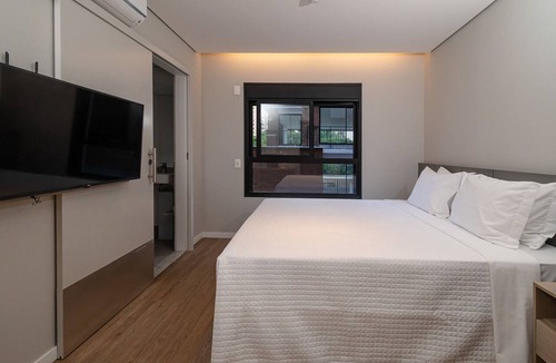 Sao Paulo Hotel | Experience Comfort in São Paulo's Urban Escape for Solo Travelers
