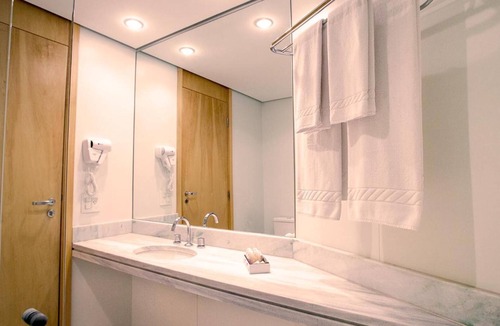 Brasilia Hotel | Experience Relaxation in a Modern Room w/Free Breakfast + Parking Included