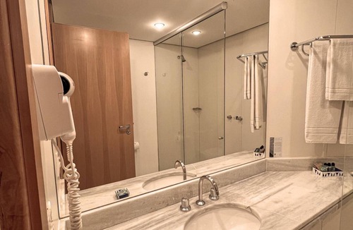 Brasilia Hotel | Experience Relaxation in a Modern Room w/Free Breakfast + Parking Included