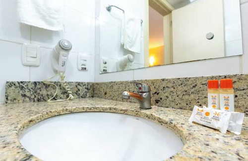 Centro Hotel | Experience Top Convenience in a Room Minutes from Salgado Airport
