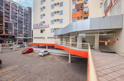 Centro Hotel | Experience Top Convenience in a Room Minutes from Salgado Airport