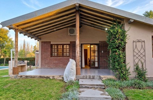 San Rafael Cabin | Family Cabin | Pool, games, and breakfast included